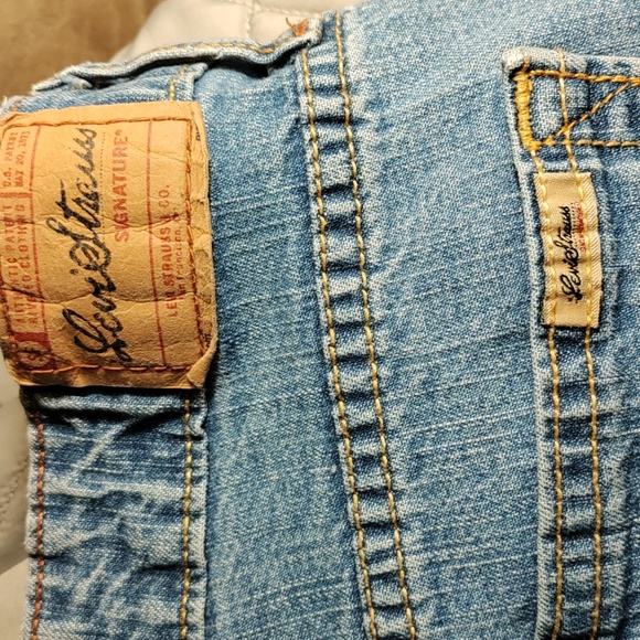 Levi Strauss woman size 12 stretch mid-rise bootcut jeans - Picture 3 of 4